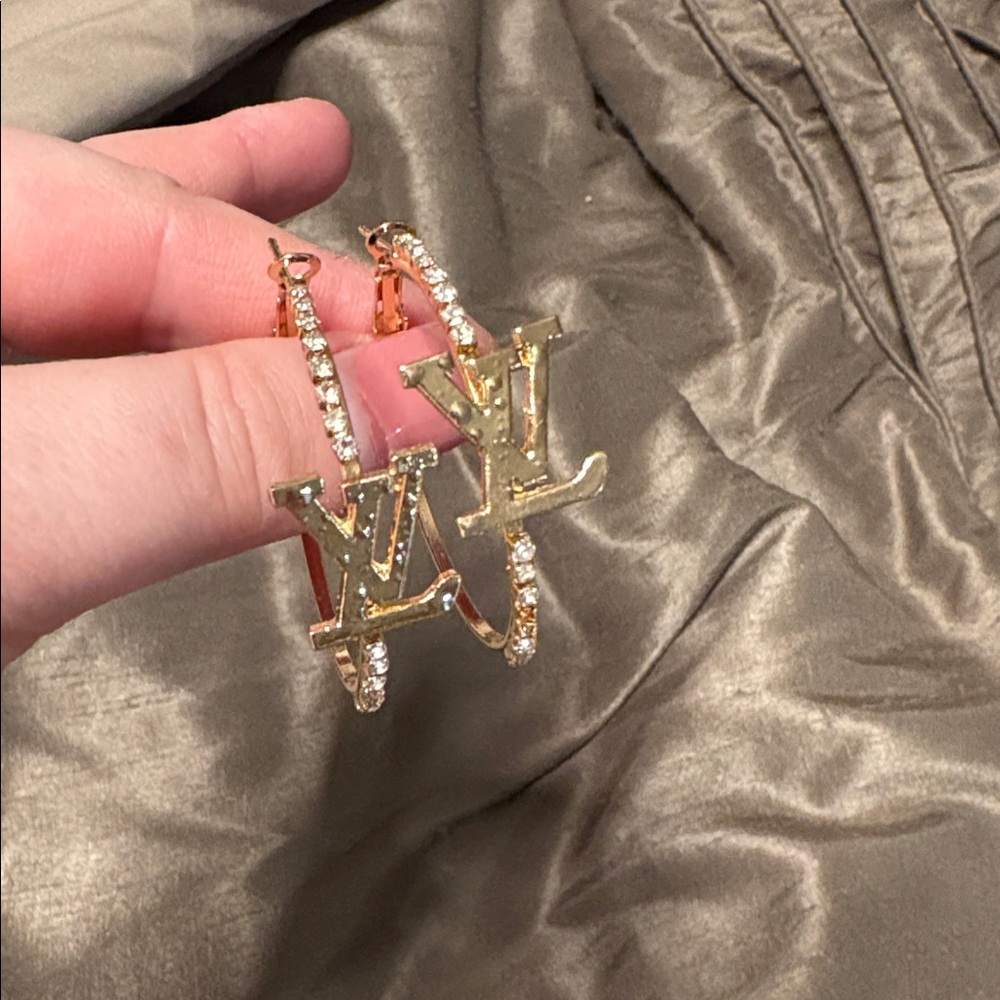 Gold hoops - Picture 4 of 5